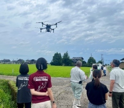 可変施肥を見学する様子