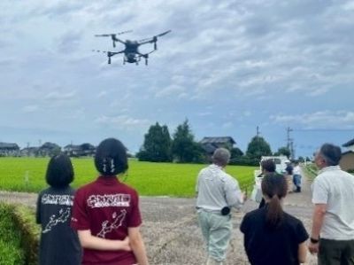 可変施肥を見学する様子