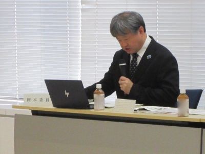 説明する岡本地方参事官
