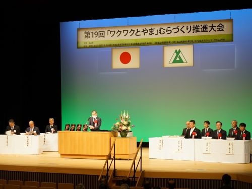 祝辞を述べる植野局長