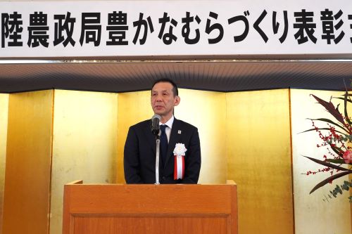式辞を述べる植野局長