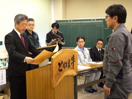 北陸農政局長賞の授与の様子（和牛の部）