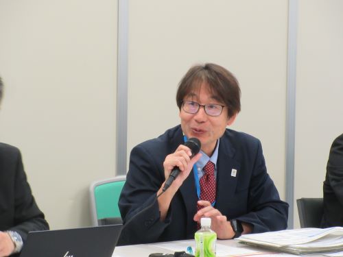 意見交換を行う様子