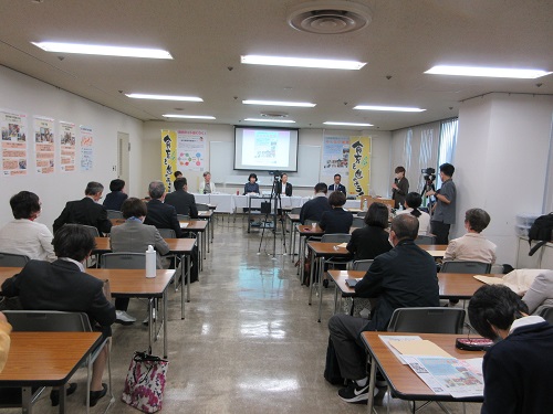会場