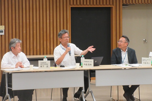 内畠局次長（右から2人目）