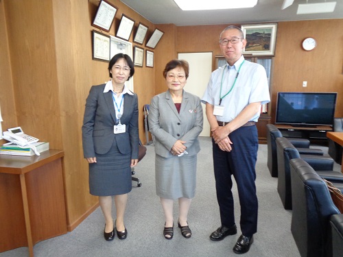 谷井代表理事組合長(中央)との集合写真