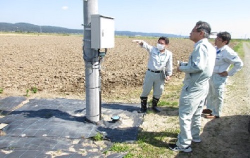 揚水機場の自動制御の説明を受ける様子