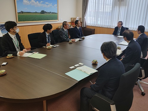 砺波市長との意見交換(左から4人目:川合局長)