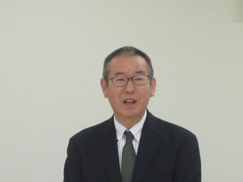 挨拶をする漆間地方参事官