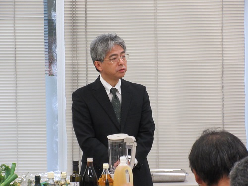 挨拶を行う本田局次長