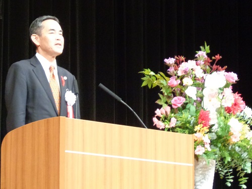 農林水産大臣祝辞を代読する川合局長