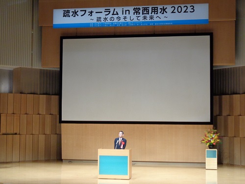 祝辞を述べる川合局長