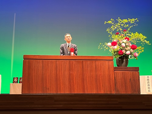 祝辞を述べる川合局長
