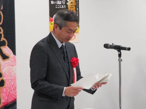 褒賞贈呈式で祝辞を述べる遠藤局長
