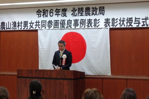 式辞を述べる遠藤局長