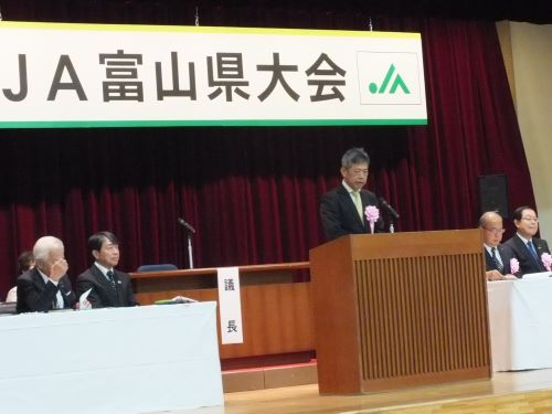 JA富山県大会で祝辞を述べる郡局次長