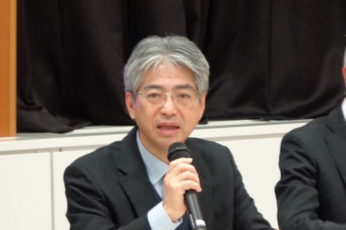 参加者に質問をする本田局次長