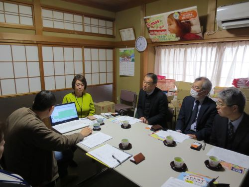 新潟県フードバンク連絡協議会との意見交換(写真右端が本田局次長)