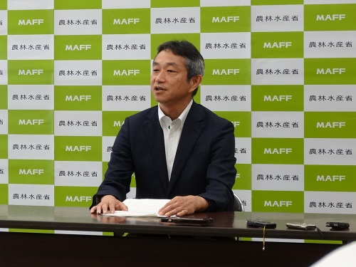 着任の挨拶を述べる遠藤局長