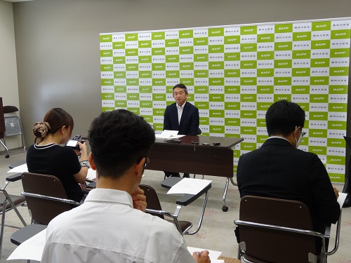 記者会見の様子