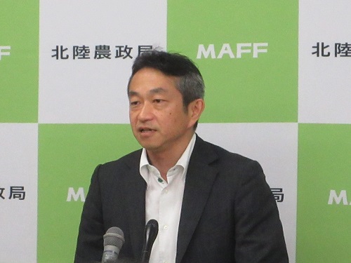 着任の挨拶を述べる遠藤局長