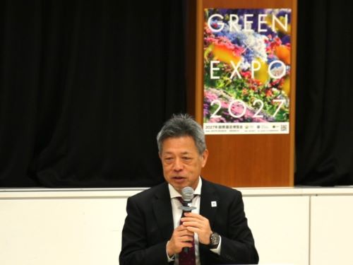 挨拶をする郡局次長