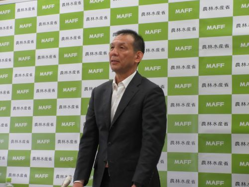 着任の挨拶を述べる植野局長