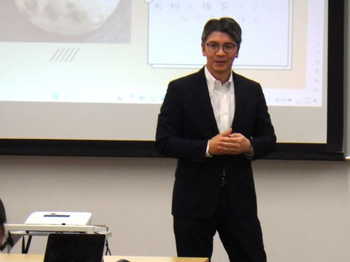 株式会社セブンイレブンジャパン商品本部山村CMDによる閉会挨拶の様子