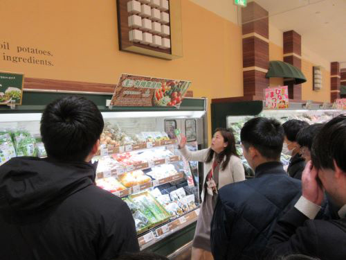 有機野菜の販売コーナーについての説明（アルビス株式会社 大島店）