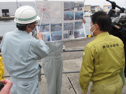 新湊漁港での視察(射水市)