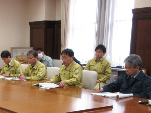 富山県庁での新田知事との面会(富山市)