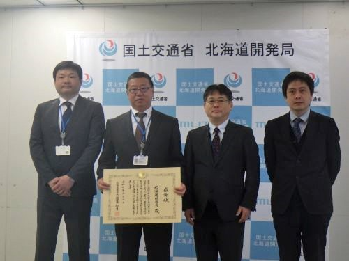 支援者を交えての記念撮影