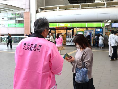 能登の郷土料理や伝統食をPRする様子の写真