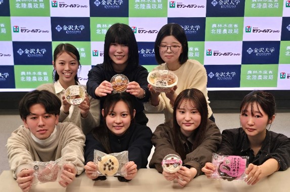 成果発表の記念撮影