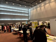 会場内の様子の画像
