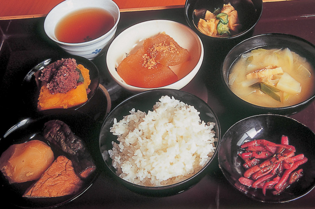 ほんこさん/報恩講料理