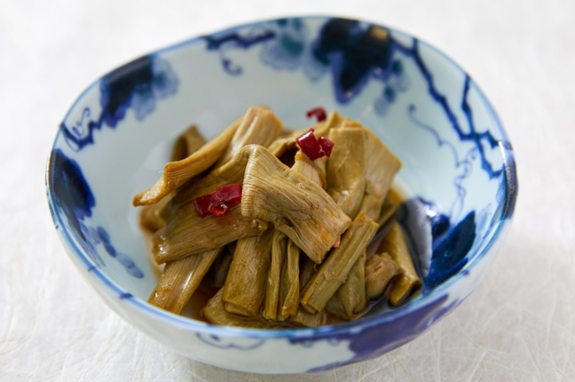 ゴンバチの油炒め