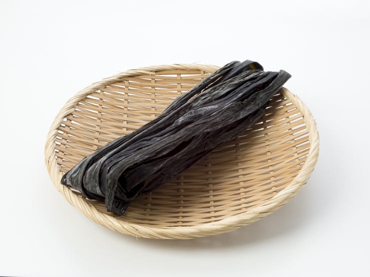 Brown seaweed (kelp, wakame, etc.)