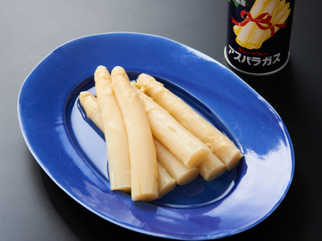 Boiled white asparagus