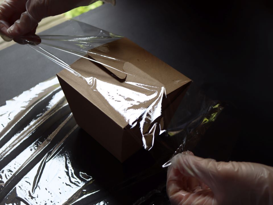 ラップで包む