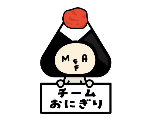 おにぎり型の被り物をした子どものキャラクター　おにぎりくん