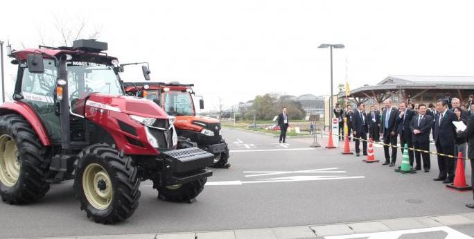 自動走行トラクター