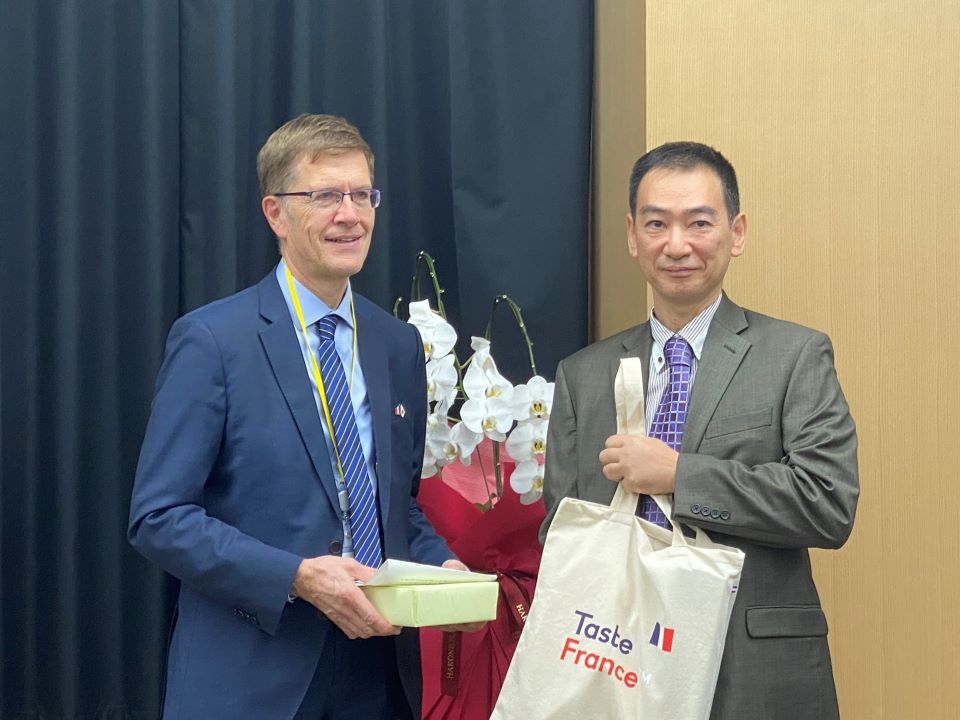 坂審議官とランベール局長