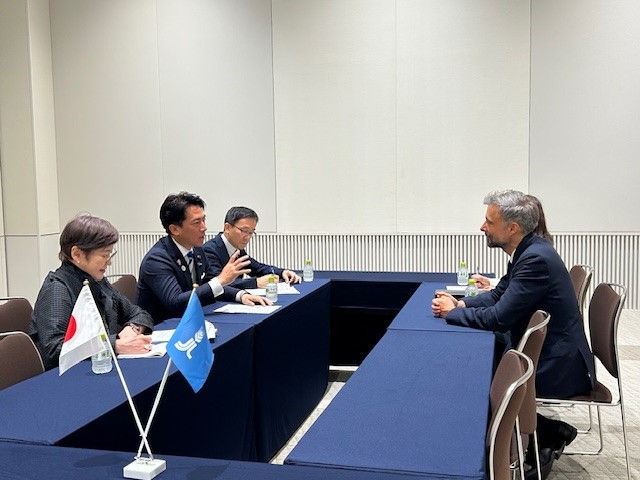 バイ会談１枚目