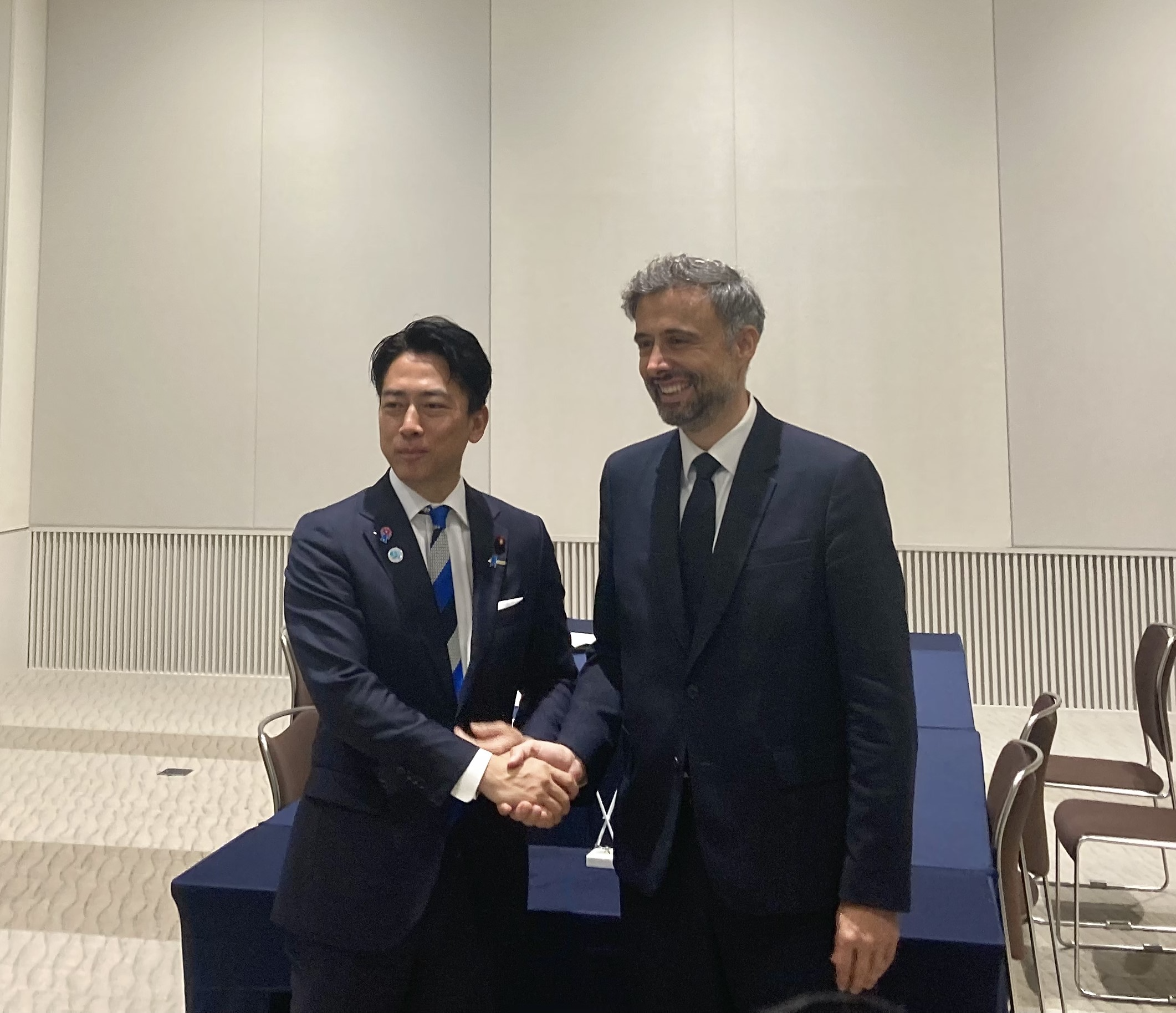 バイ会談２枚目