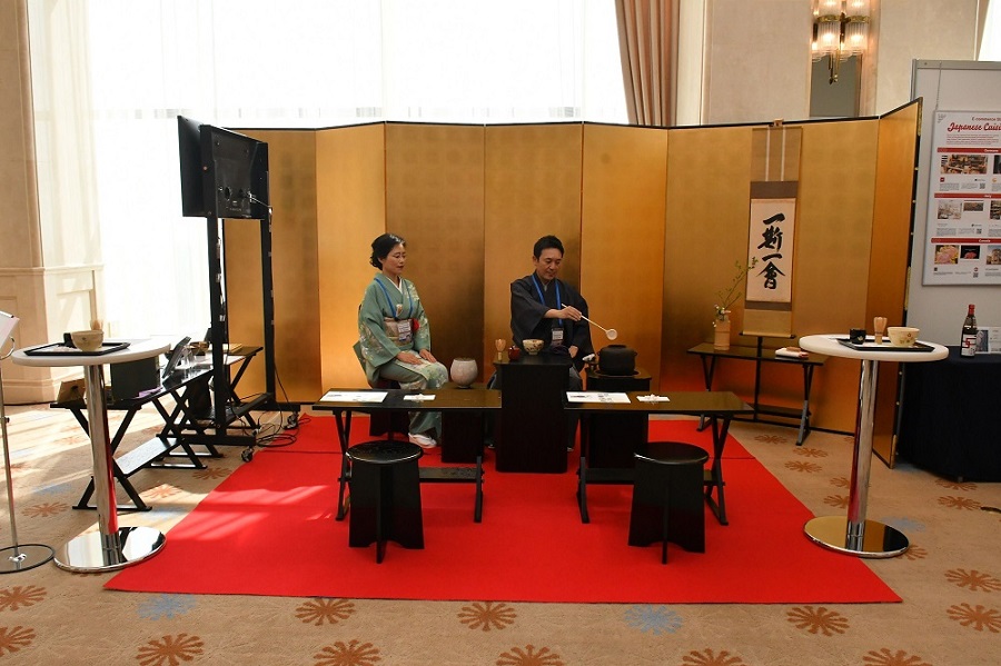 呈茶の実演