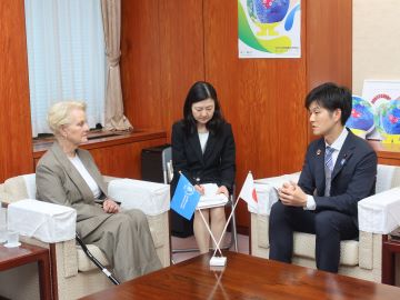 WFP事務局長と会談する鈴木大臣