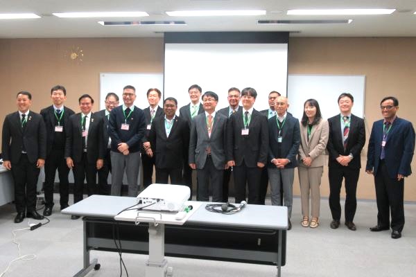 WG2会議参加者による集合写真