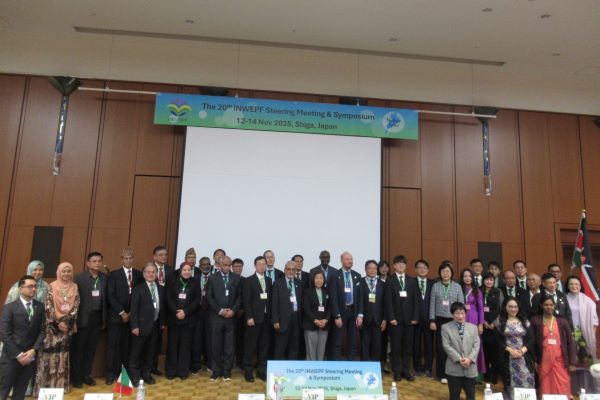 参加国代表者による集合写真