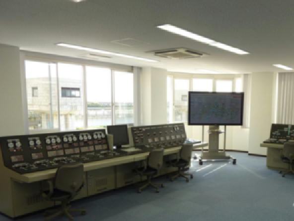 川上頭首工操作室